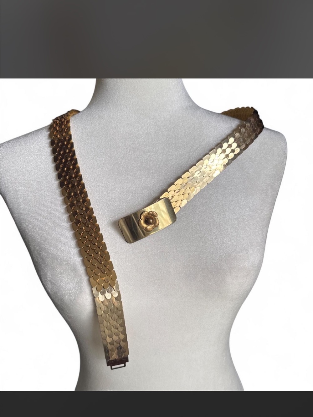 Vintage 80’s Gold Floral Medallion Fish Scale Belt